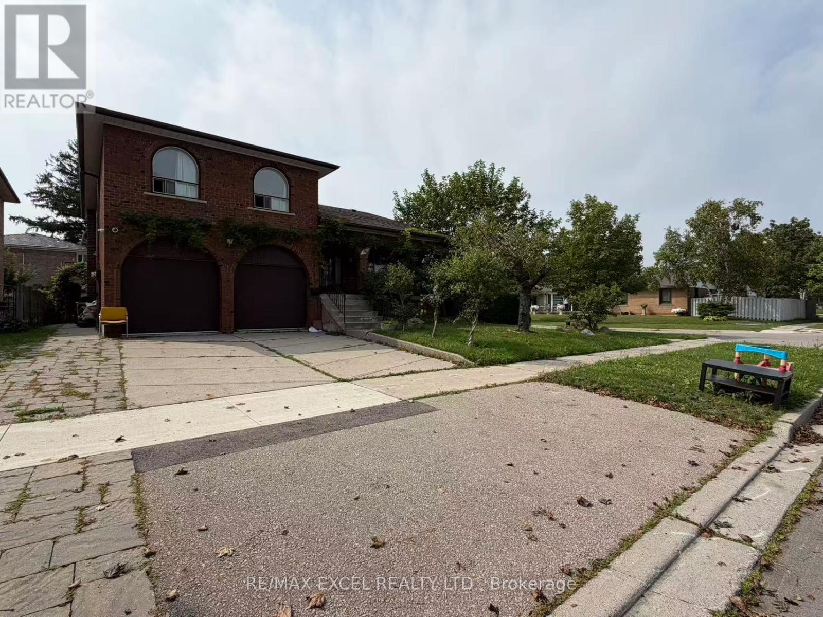 Upper - 56 Leafield Drive Property Photo 3