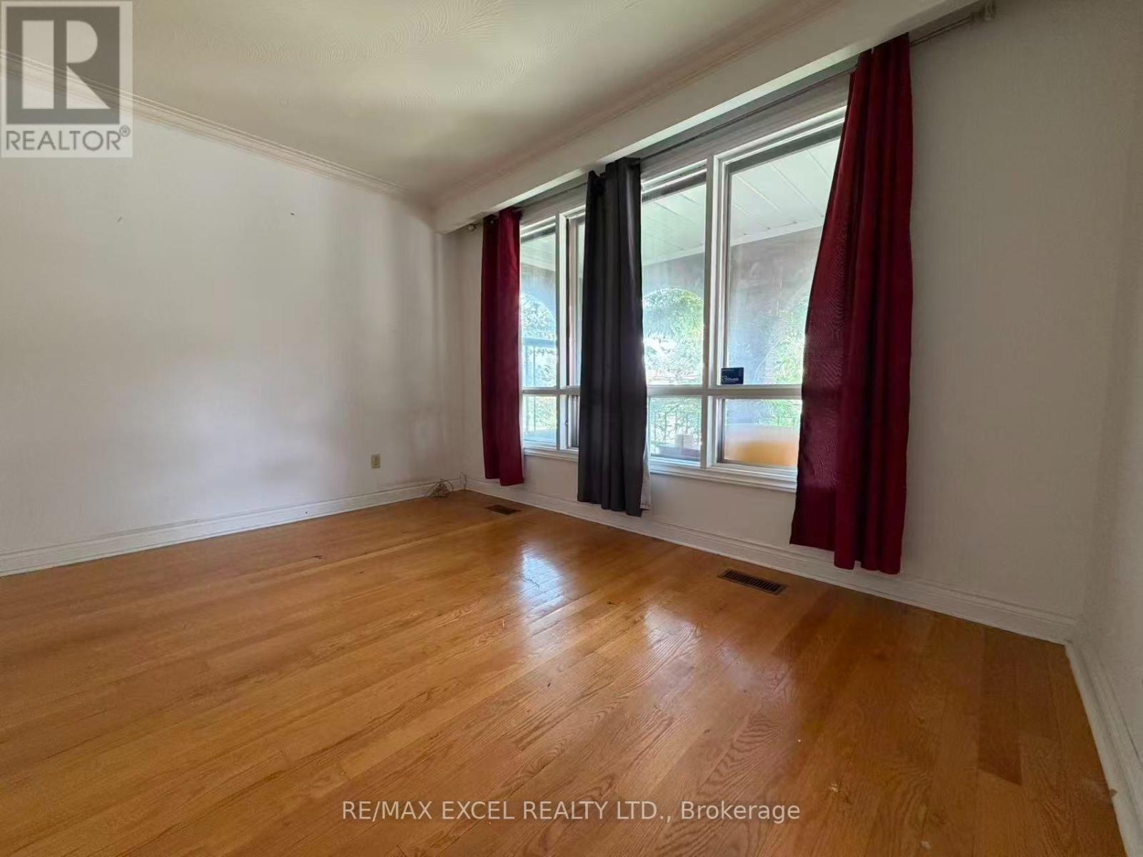 Upper - 56 Leafield Drive Property Photo 6