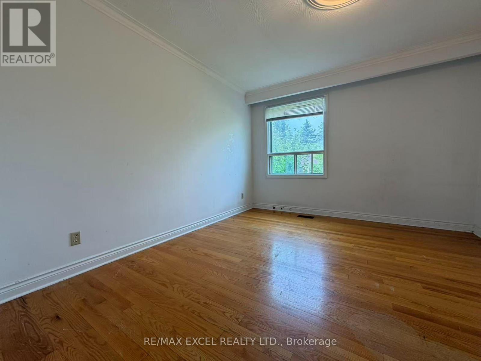 Upper - 56 Leafield Drive Property Photo 8