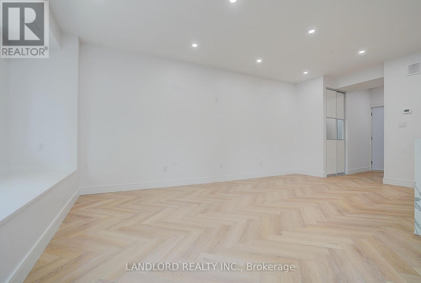 Unit 4 - 1344 Pape Avenue Property Photo 18