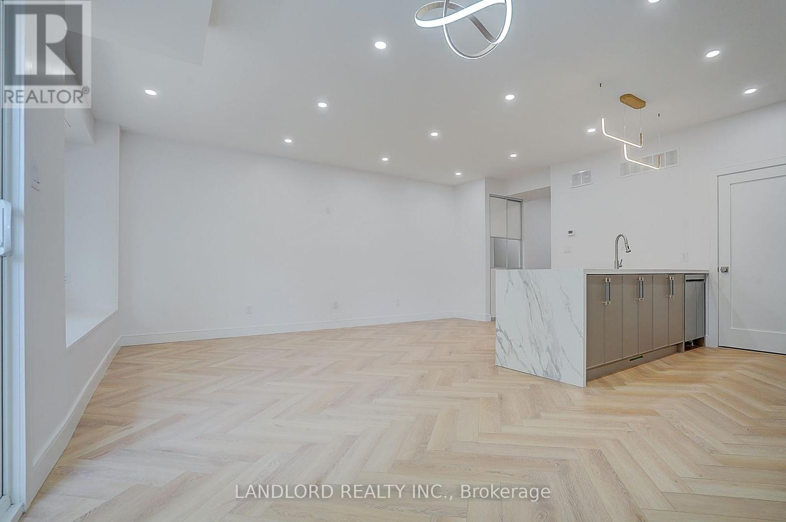 Unit 4 - 1344 Pape Avenue Property Photo 19