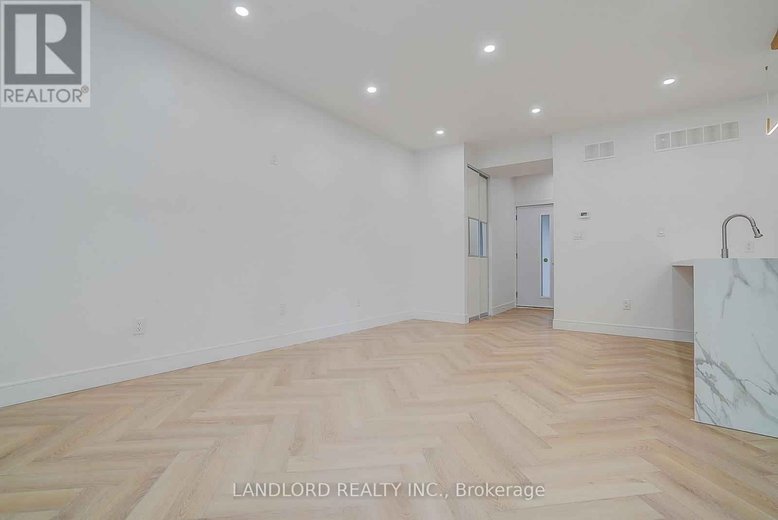 Unit 4 - 1344 Pape Avenue Property Photo 20