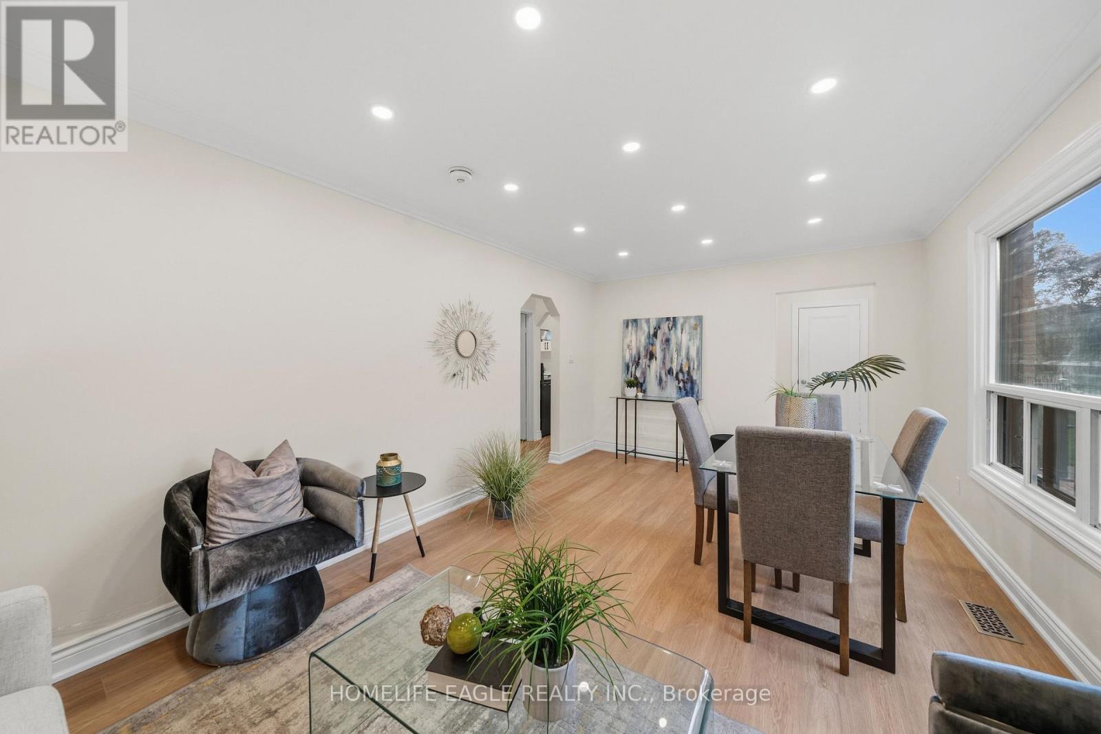 82 Scarborough Heights Boulevard Property Photo 2