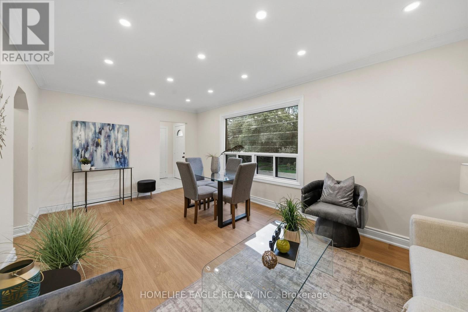 82 Scarborough Heights Boulevard Property Photo 3