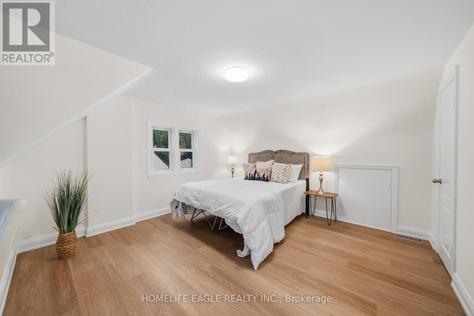 82 Scarborough Heights Boulevard Property Photo 12