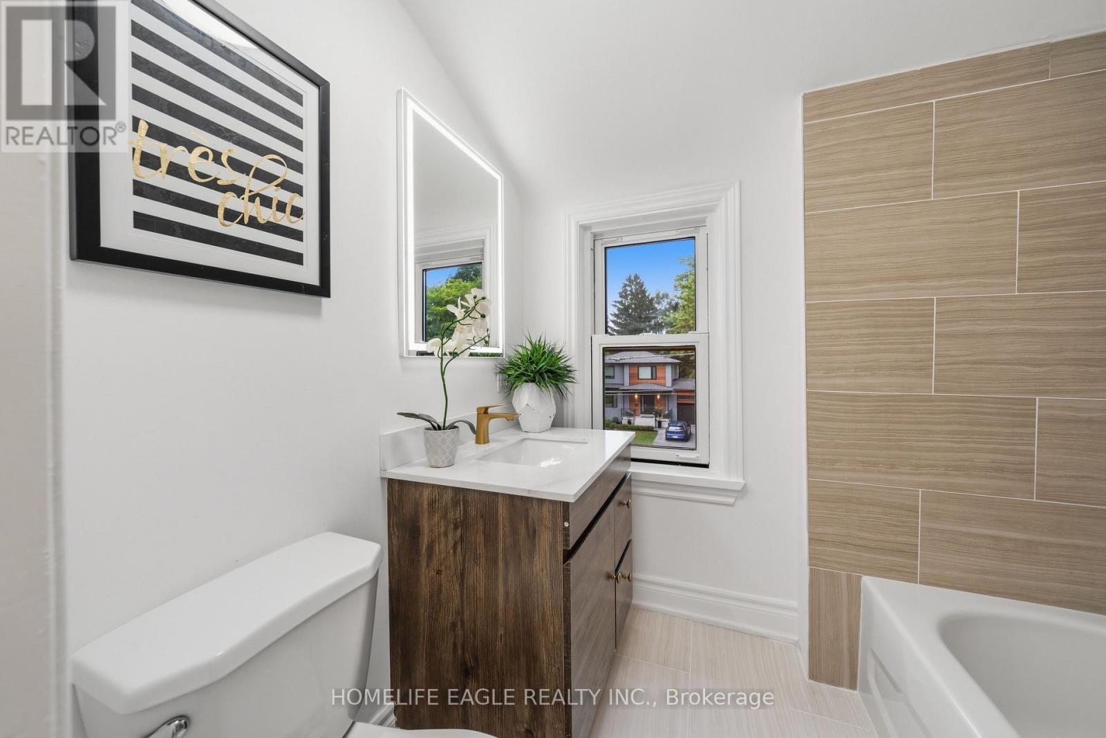 82 Scarborough Heights Boulevard Property Photo 14
