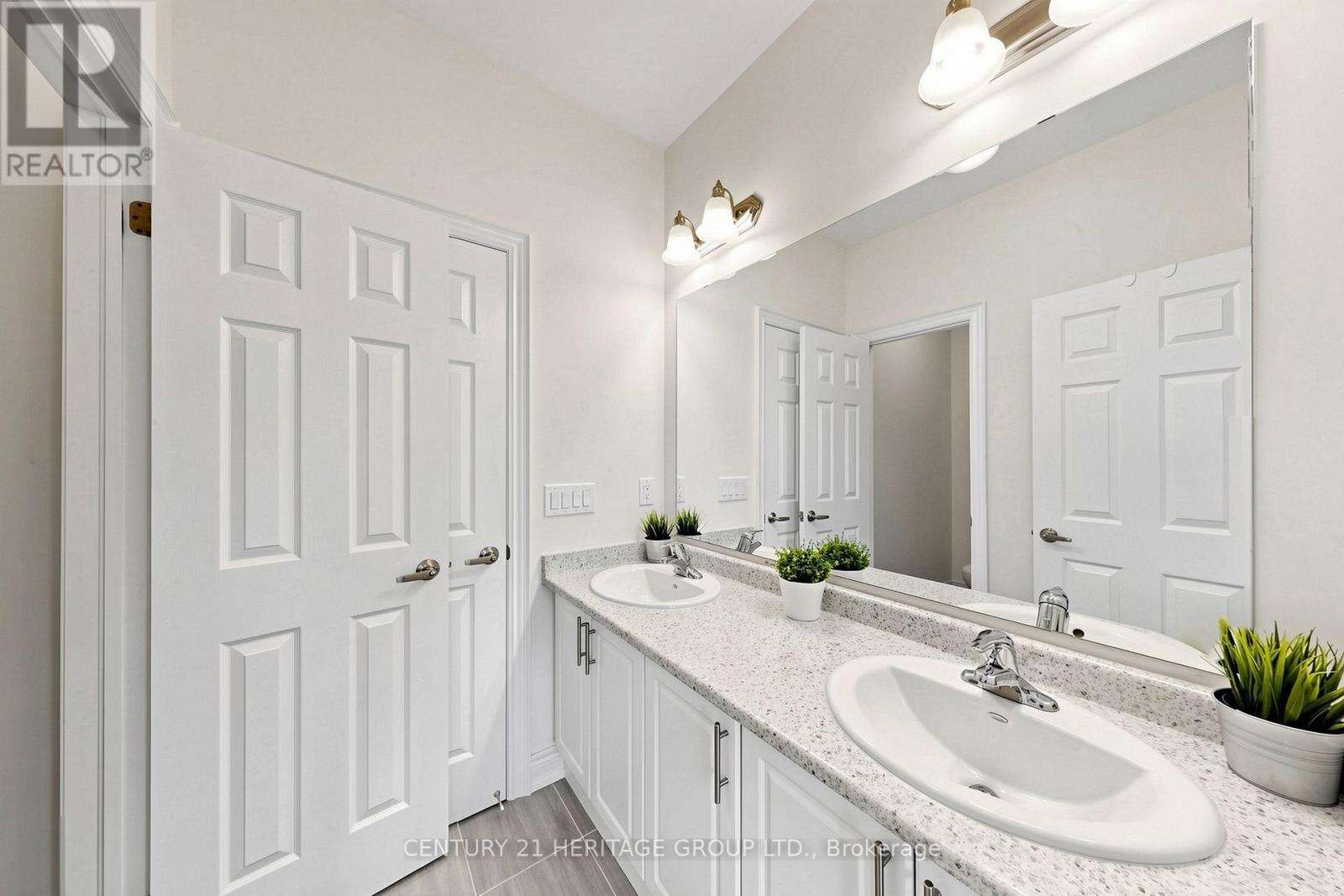 34 Micklefield Avenue Property Photo 27