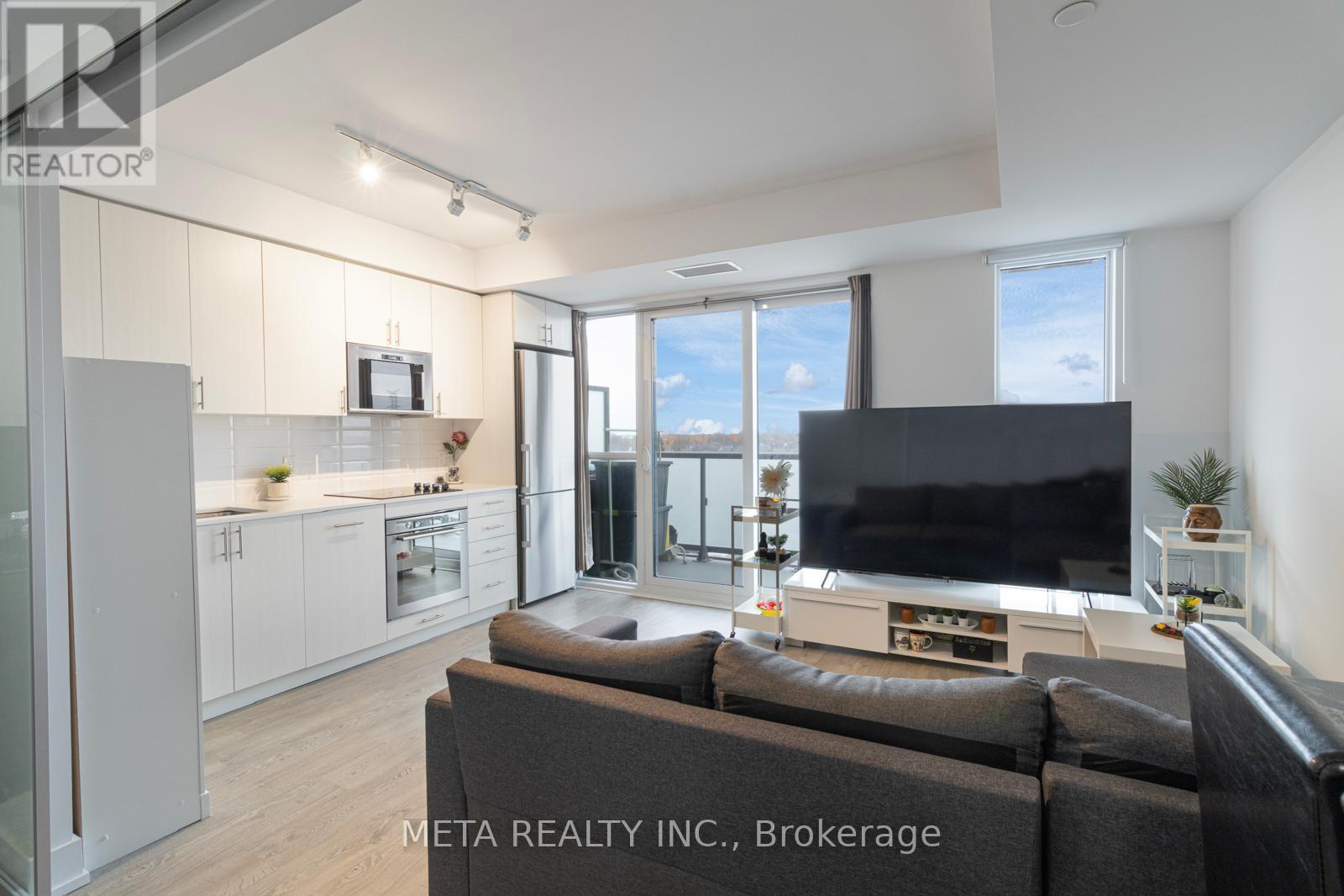 502 - 2550 Simcoe Street N Property Photo 4