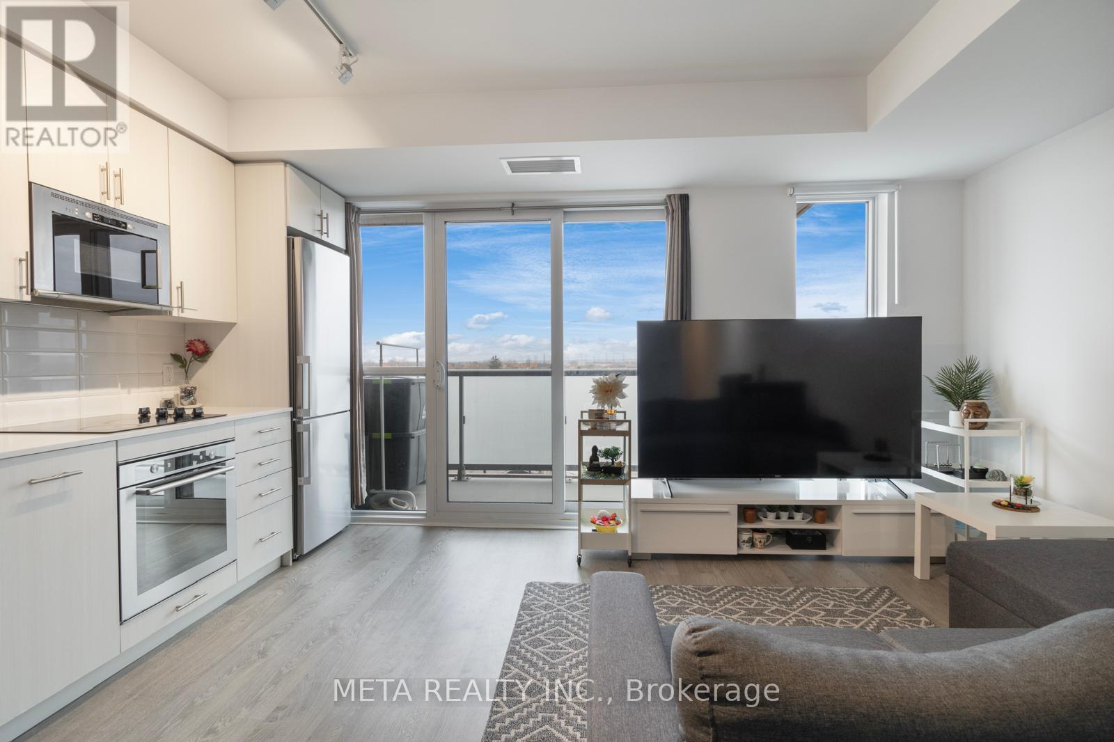 502 - 2550 Simcoe Street N Property Photo 9
