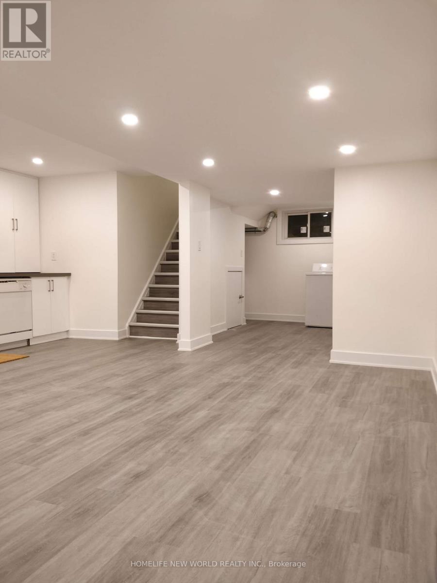 Lower - 1185 Woodbine Avenue Property Photo 3