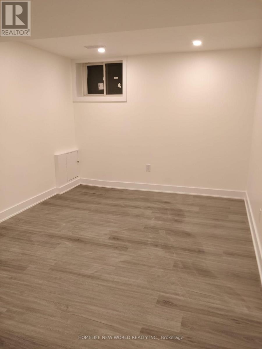 Lower - 1185 Woodbine Avenue Property Photo 6