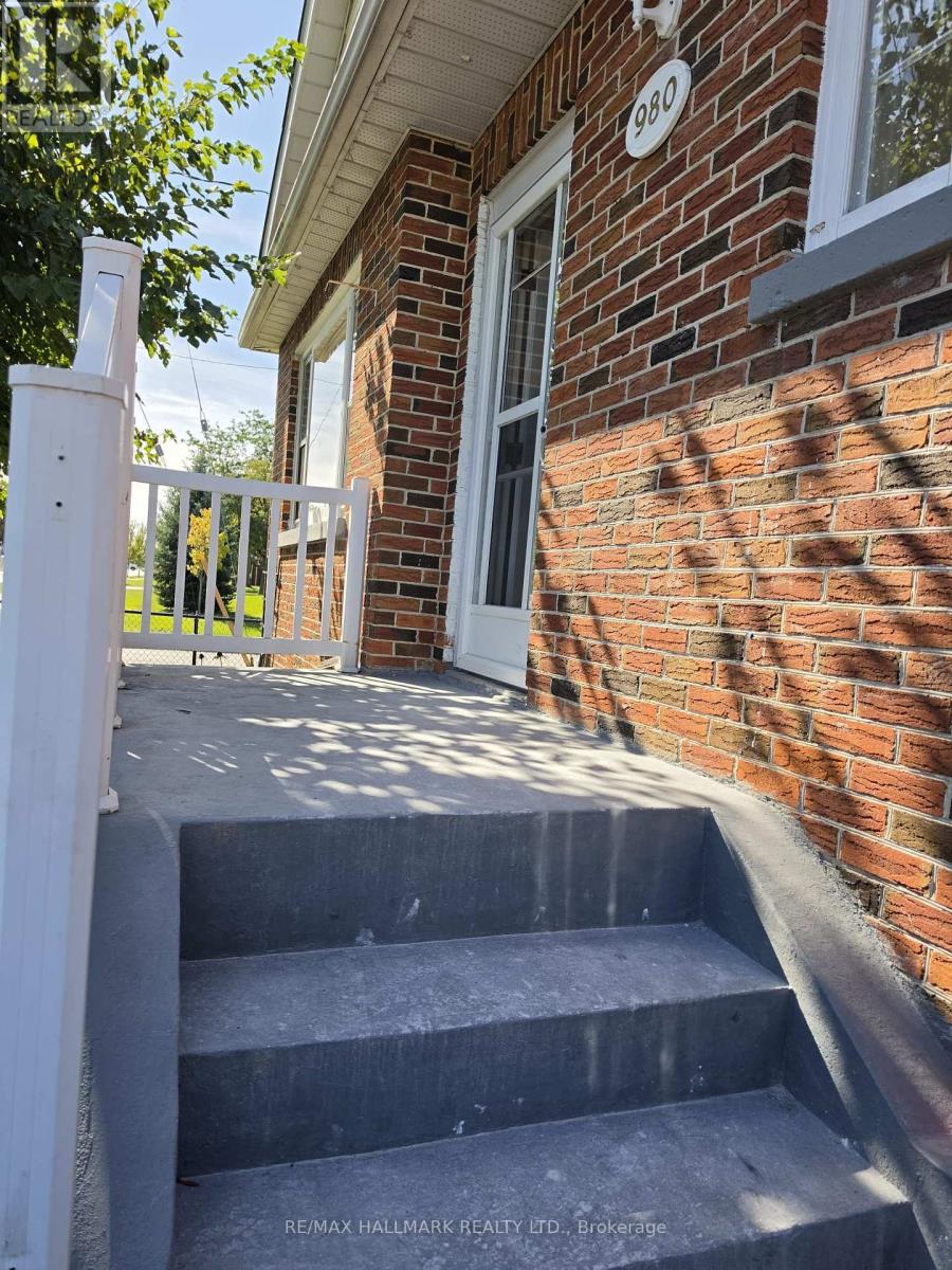 980 Glen Street Property Photo 2
