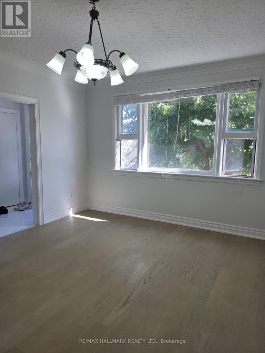 980 Glen Street Property Photo 3