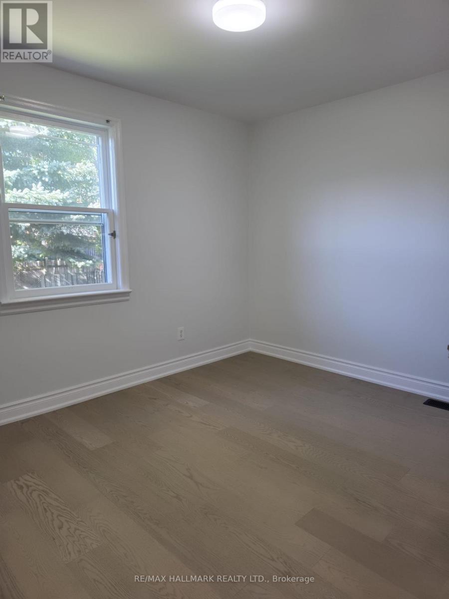 980 Glen Street Property Photo 14