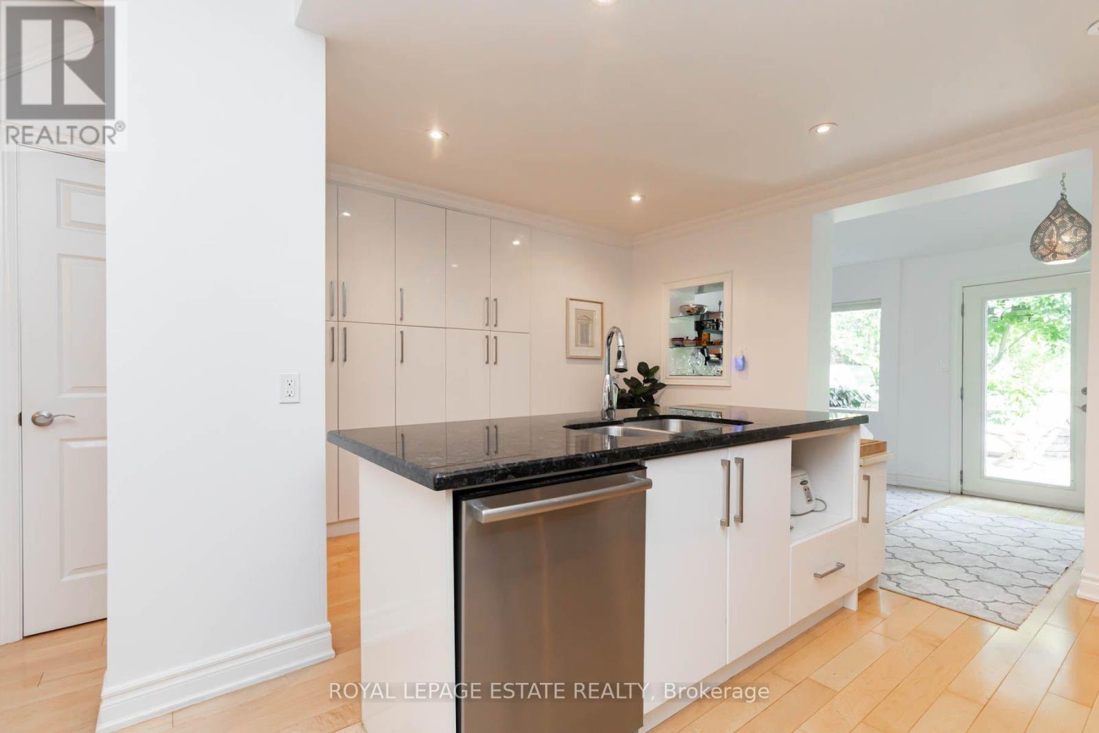 48 Bloomfield Avenue Property Photo 13