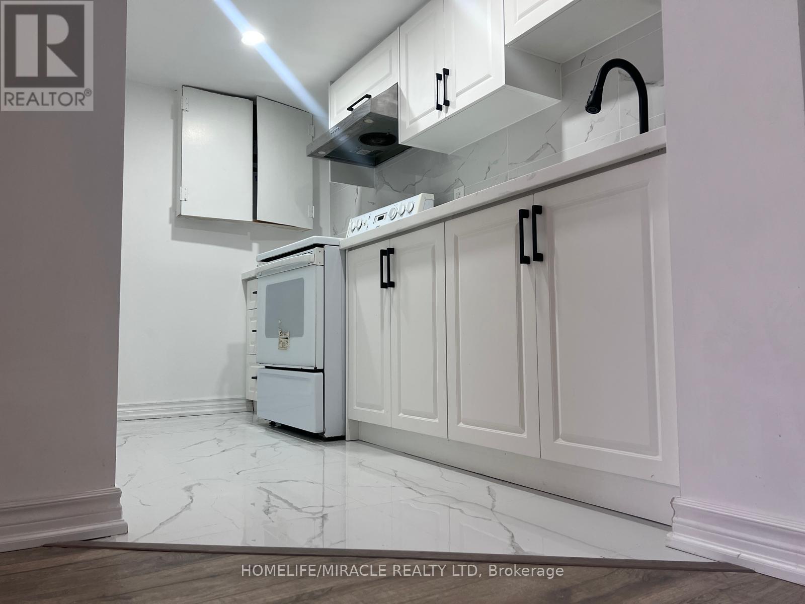 51 Oakworth Crescent Property Photo 2