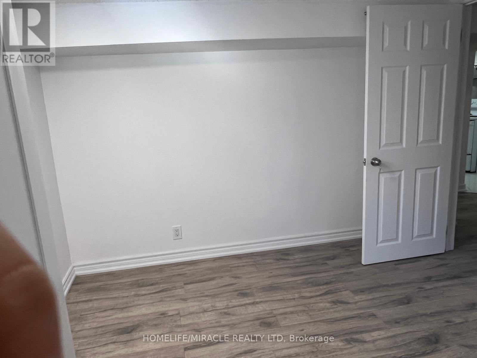 51 Oakworth Crescent Property Photo 3