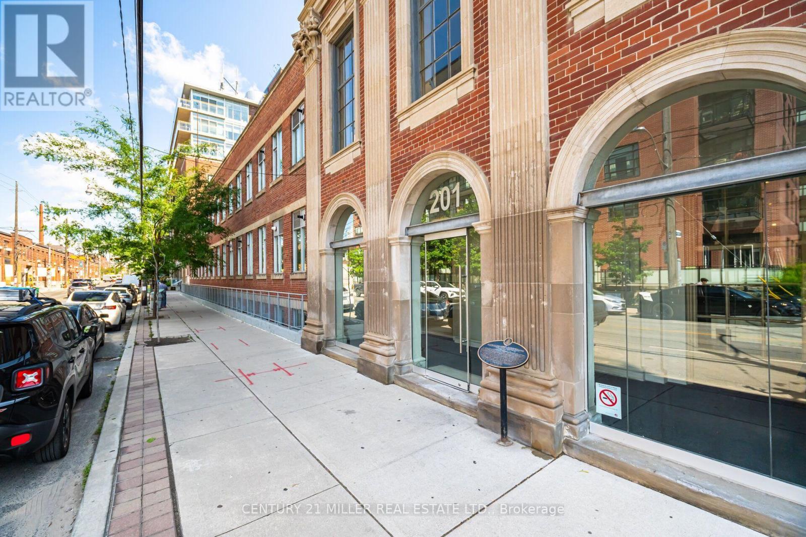 123 - 201 Carlaw Avenue Property Photo 2