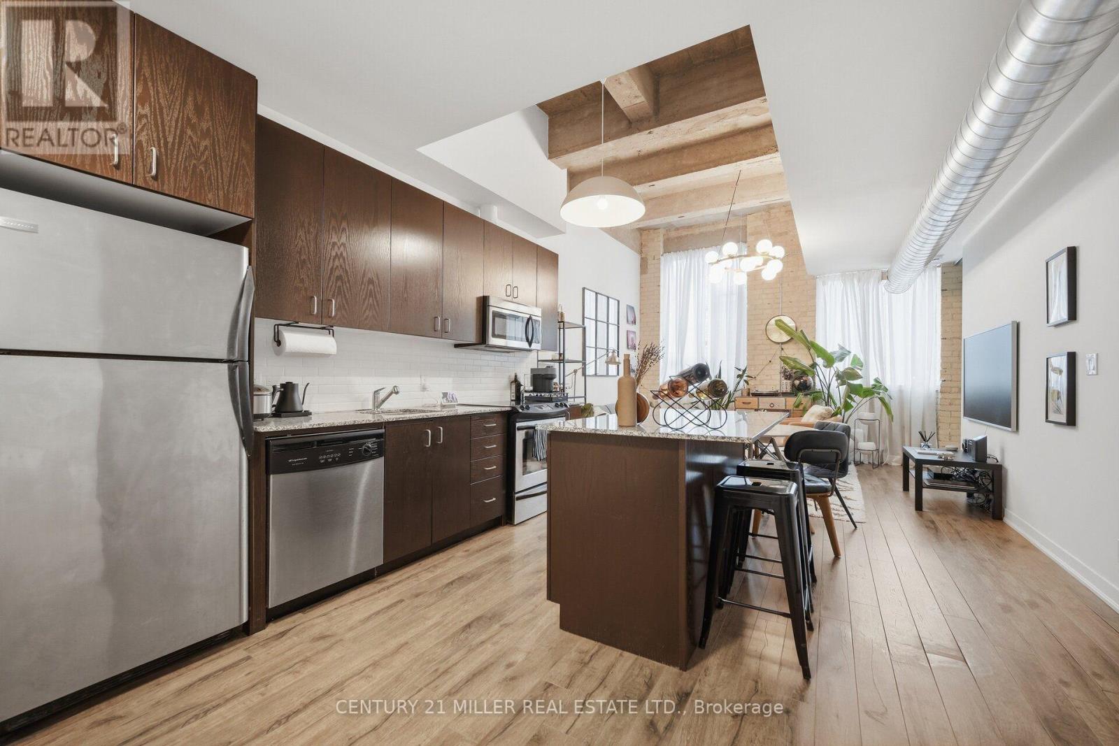 123 - 201 Carlaw Avenue Property Photo 3