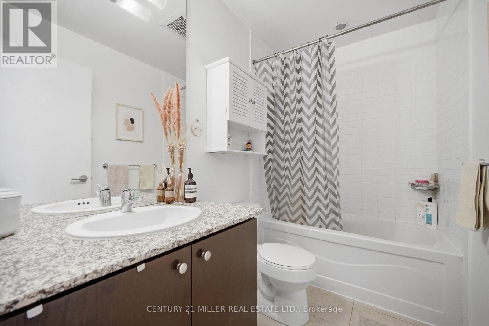 123 - 201 Carlaw Avenue Property Photo 12