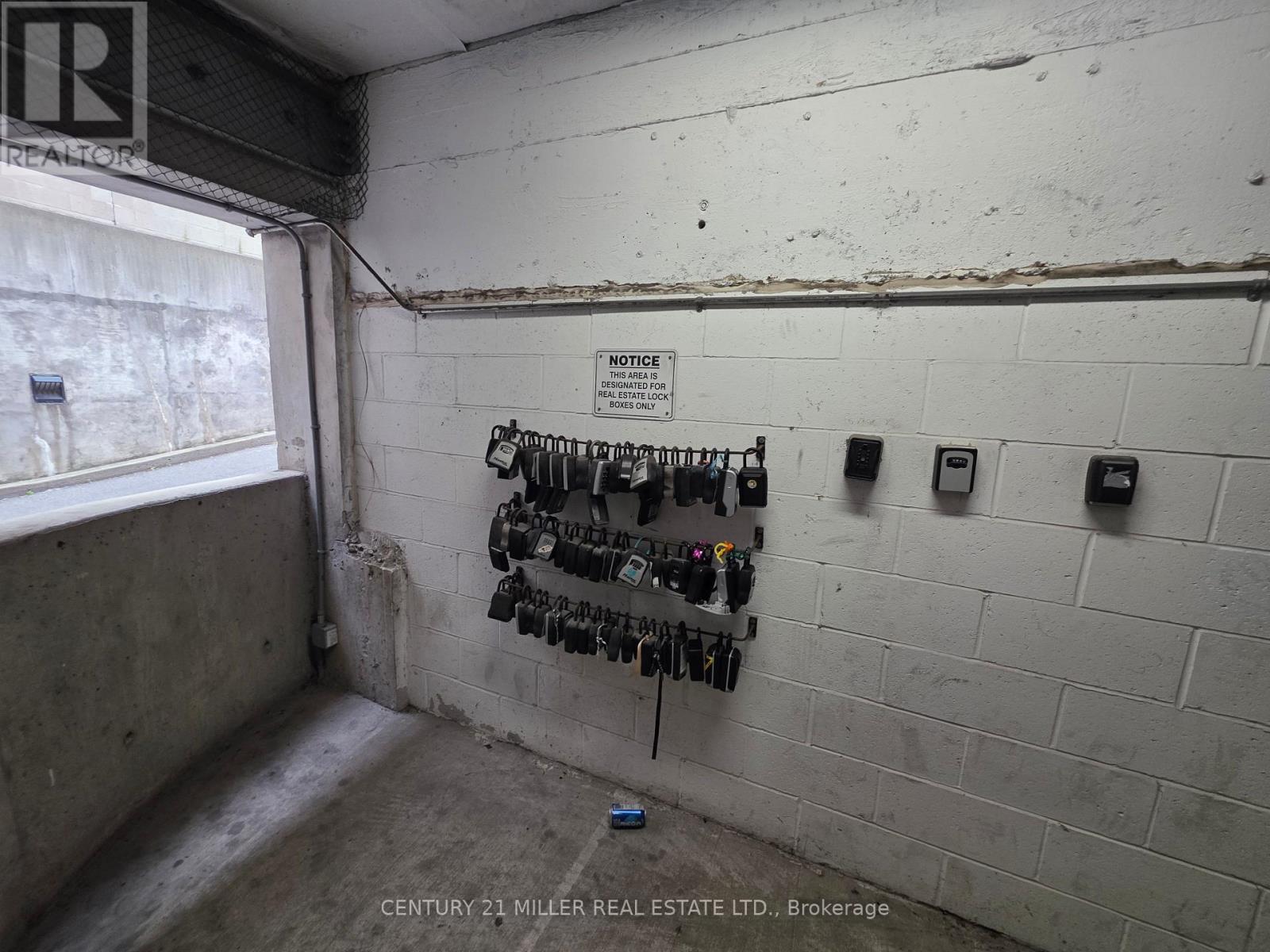 123 - 201 Carlaw Avenue Property Photo 40