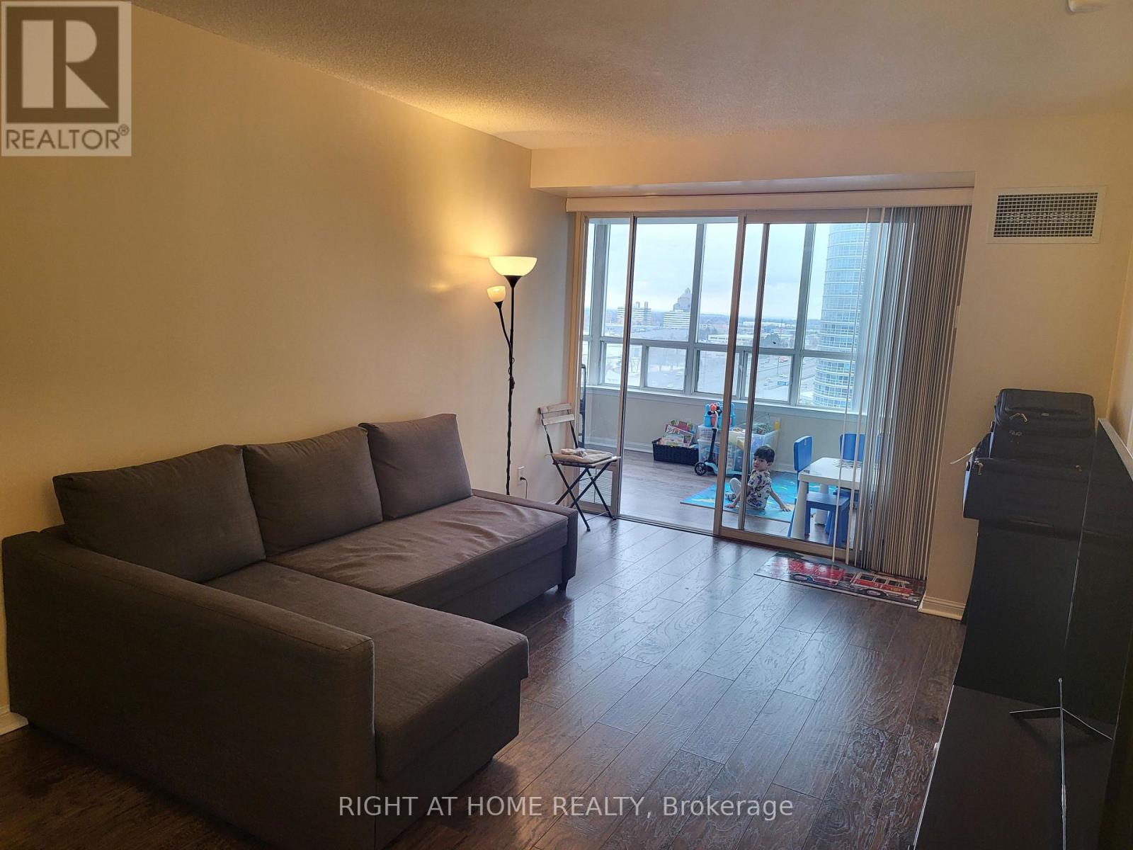 1502 - 88 Corporate Drive Property Photo 3