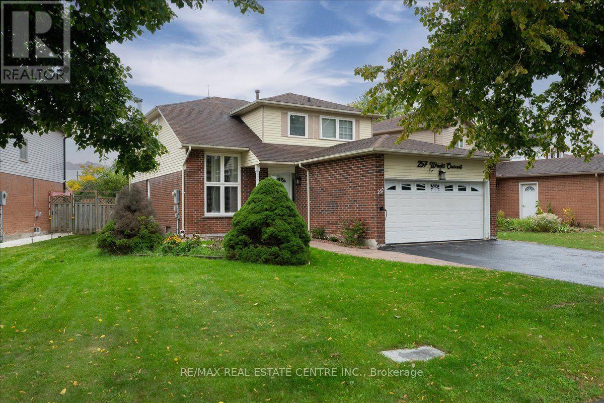 257 Wright Crescent Property Photo 1