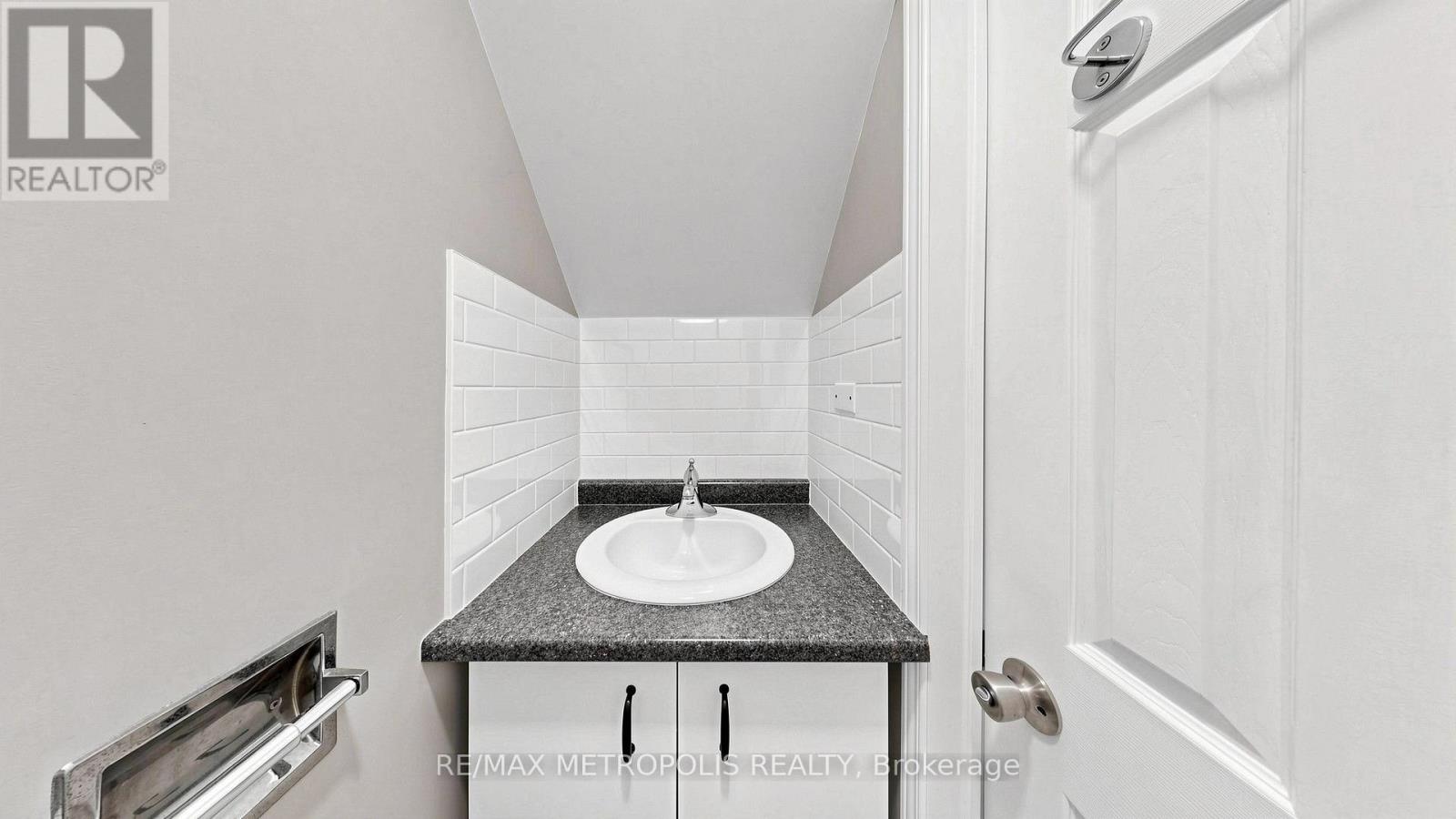 892 Gentry Crescent Property Photo 15