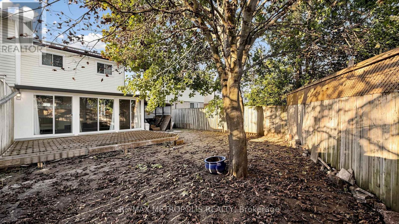 892 Gentry Crescent Property Photo 35
