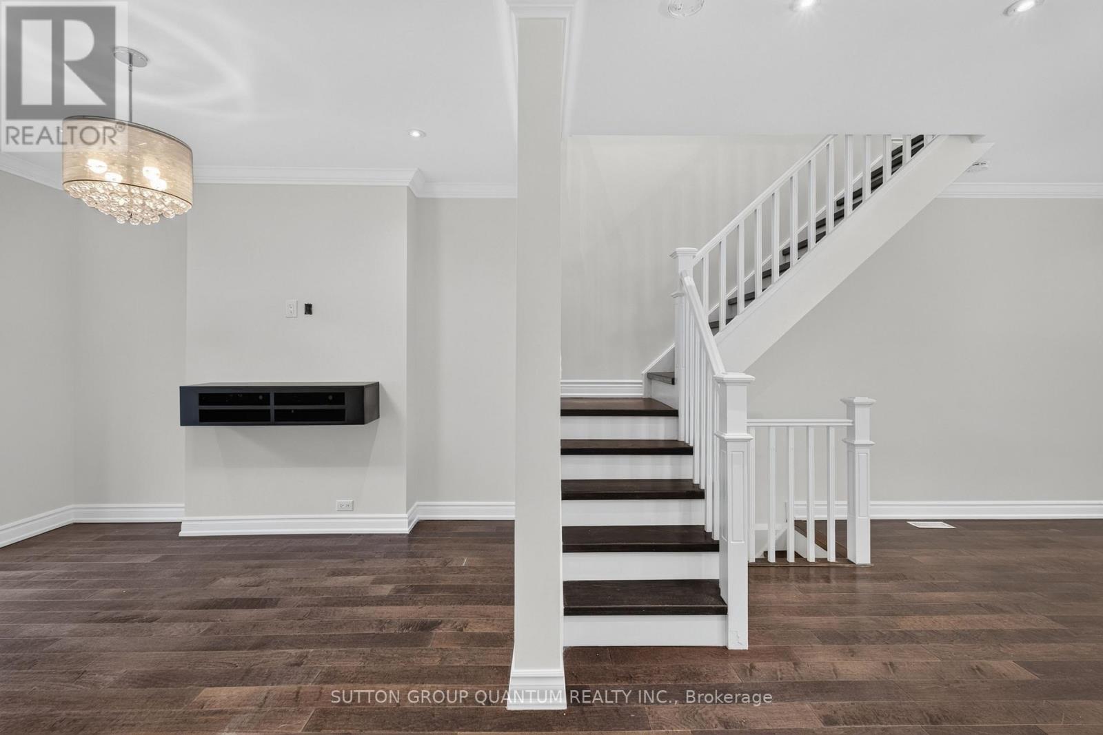 693 Greenwood Avenue Property Photo 4