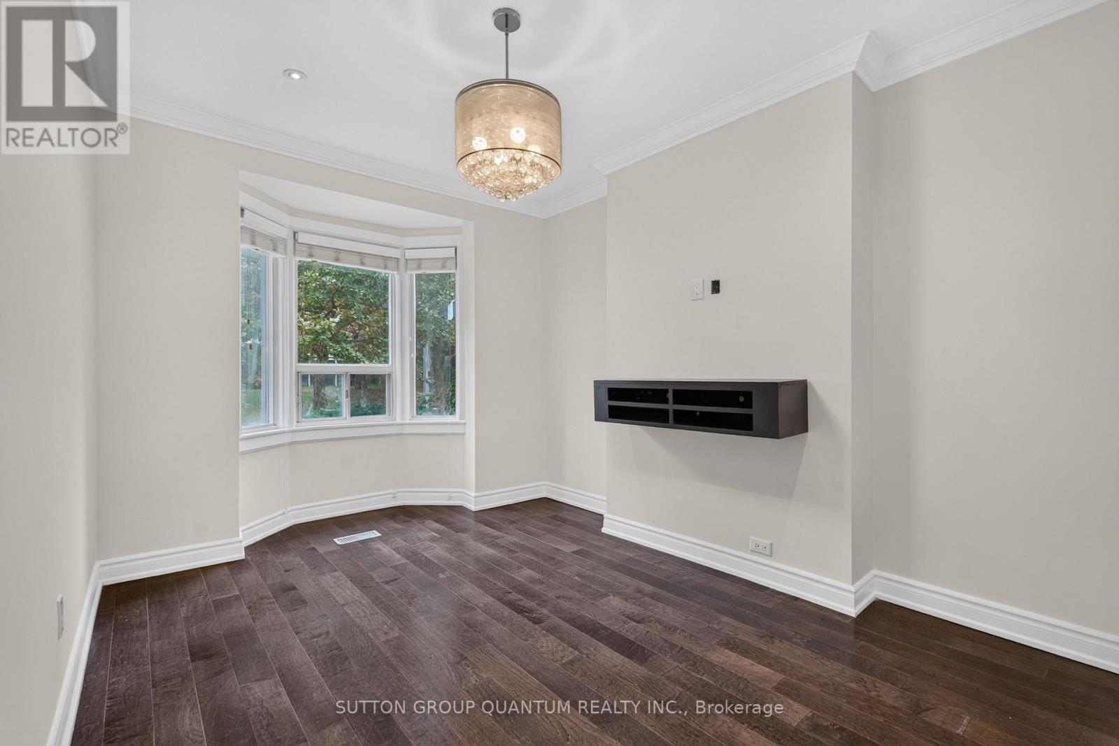 693 Greenwood Avenue Property Photo 6