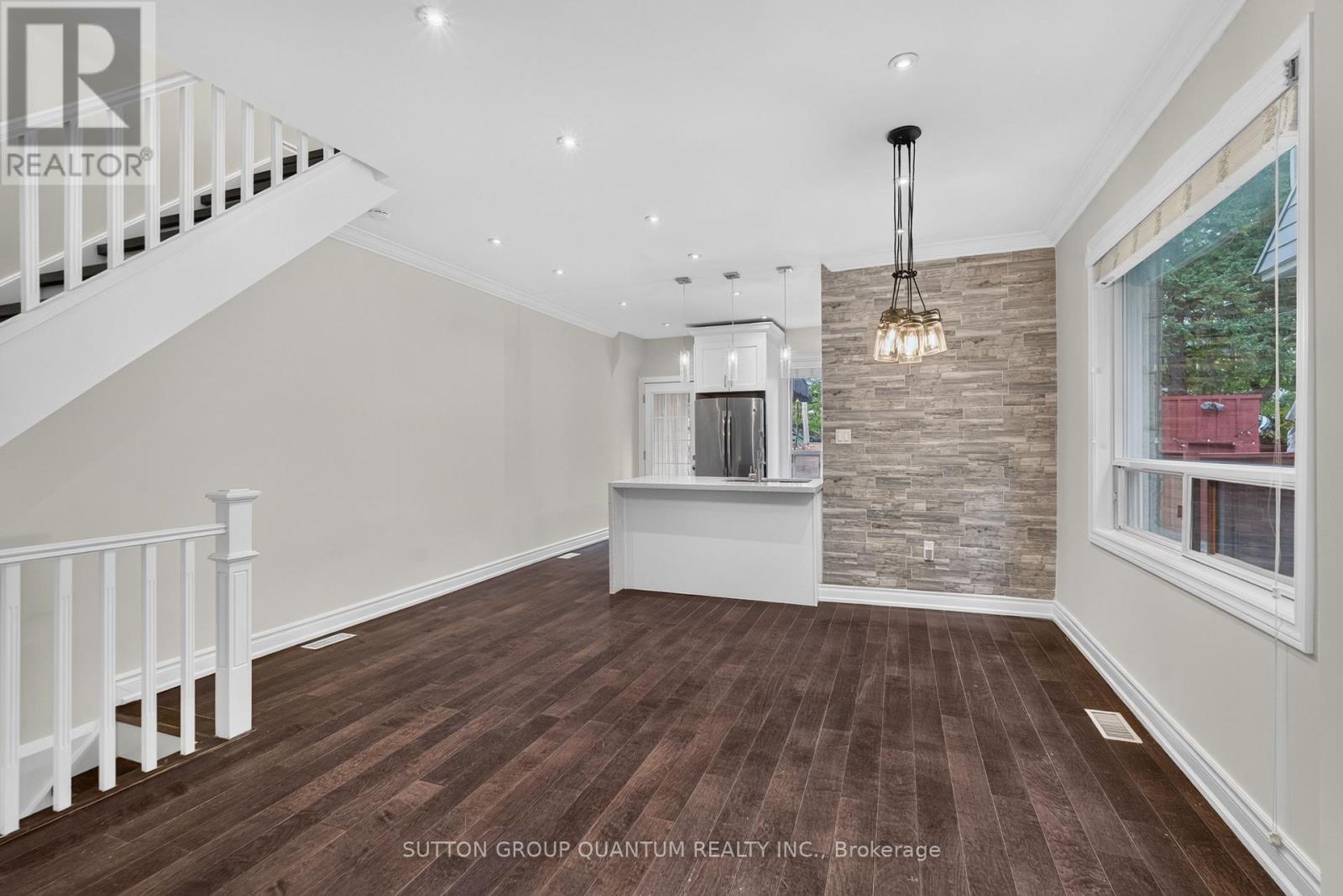 693 Greenwood Avenue Property Photo 8