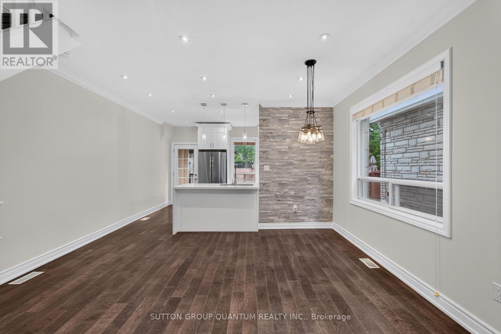 693 Greenwood Avenue Property Photo 9