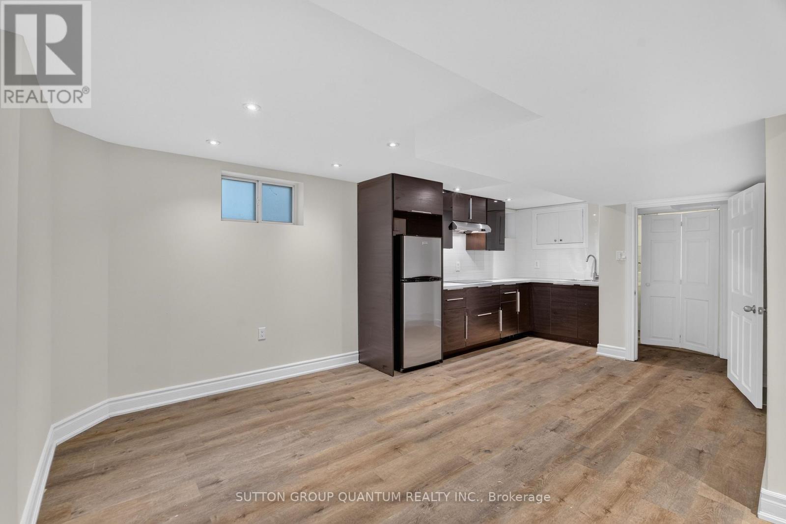 693 Greenwood Avenue Property Photo 33