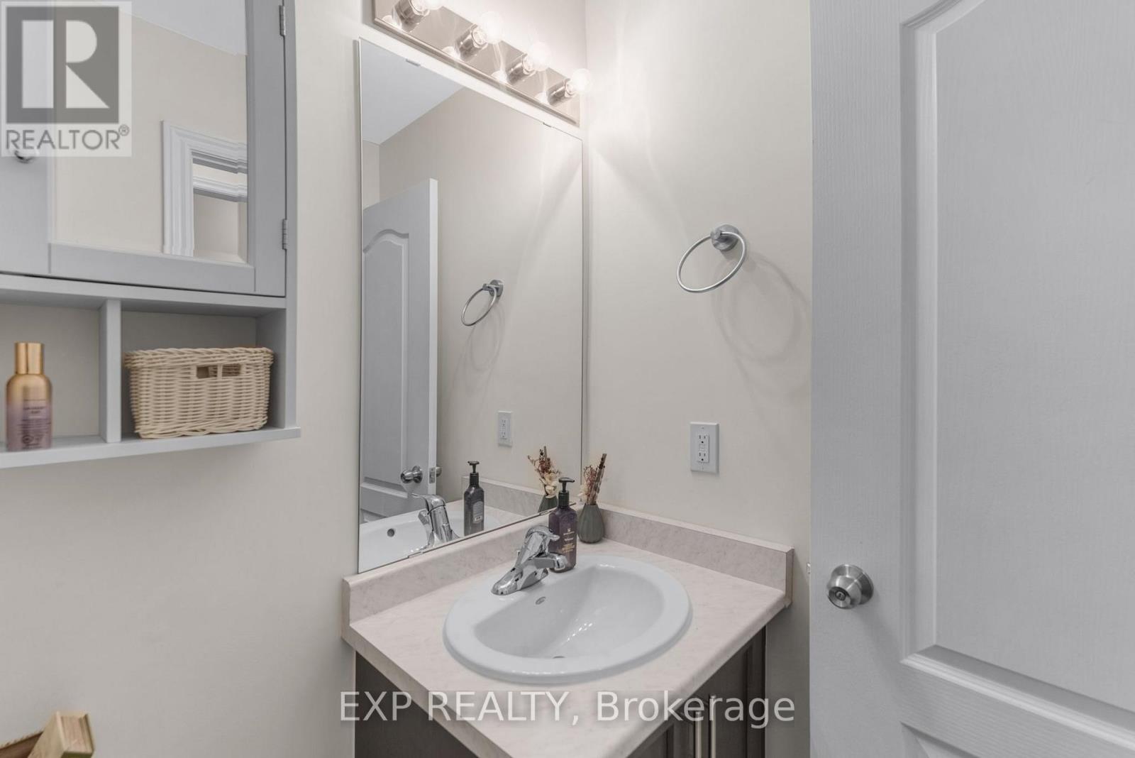 18 Hough Lane Property Photo 20