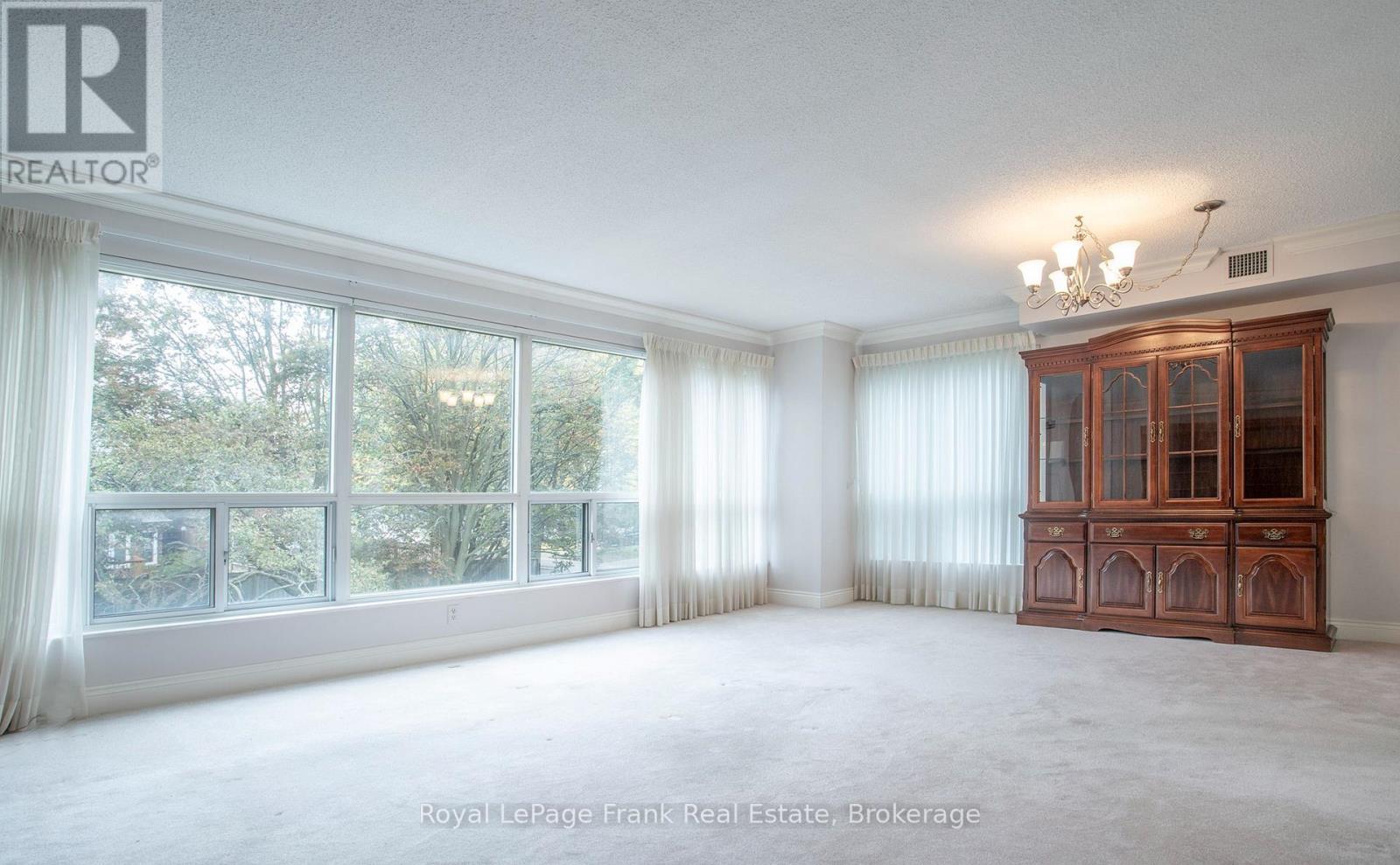 213 - 712 Rossland Road E Property Photo 7