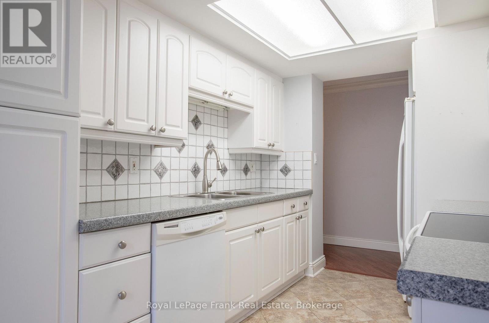 213 - 712 Rossland Road E Property Photo 11