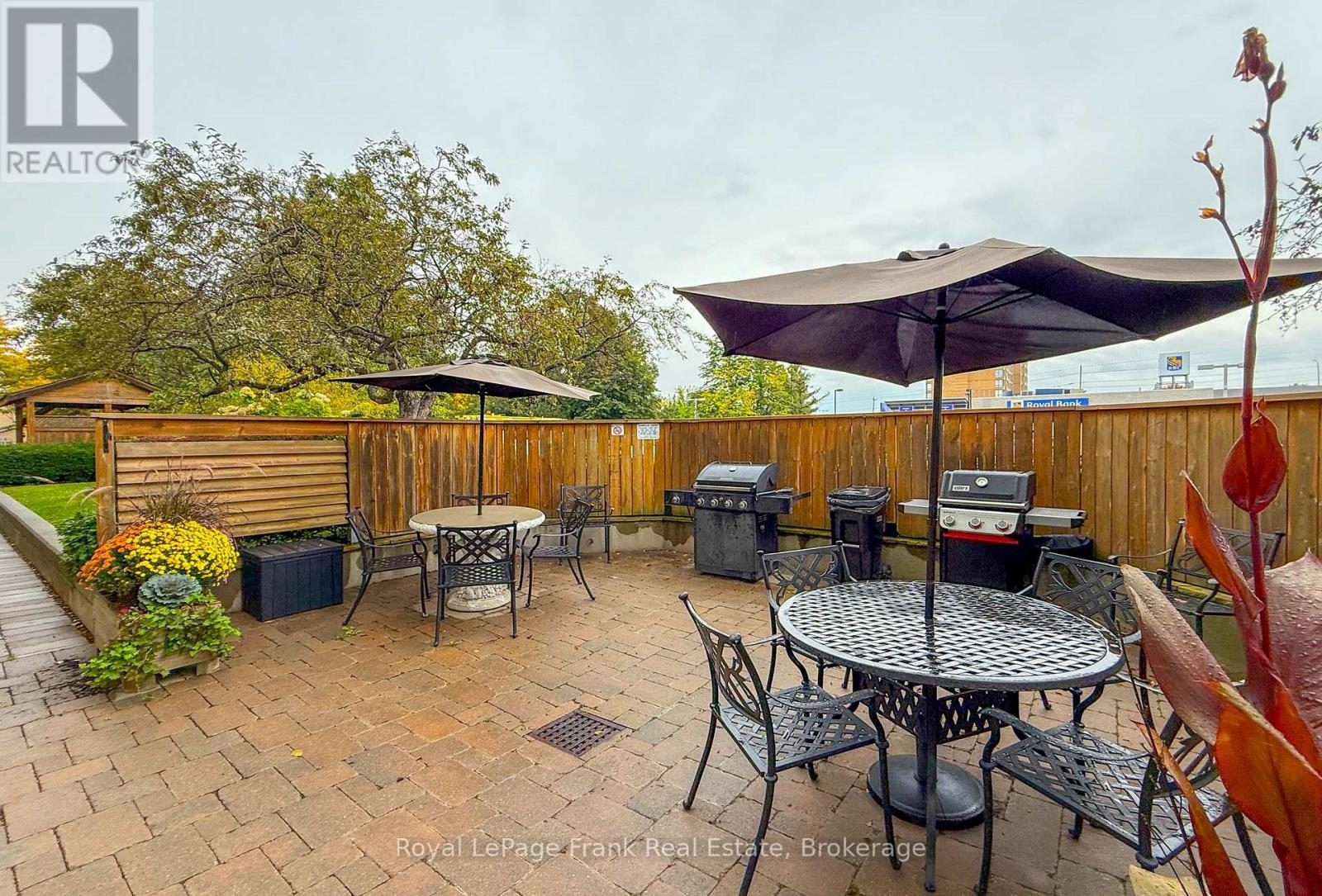 213 - 712 Rossland Road E Property Photo 28