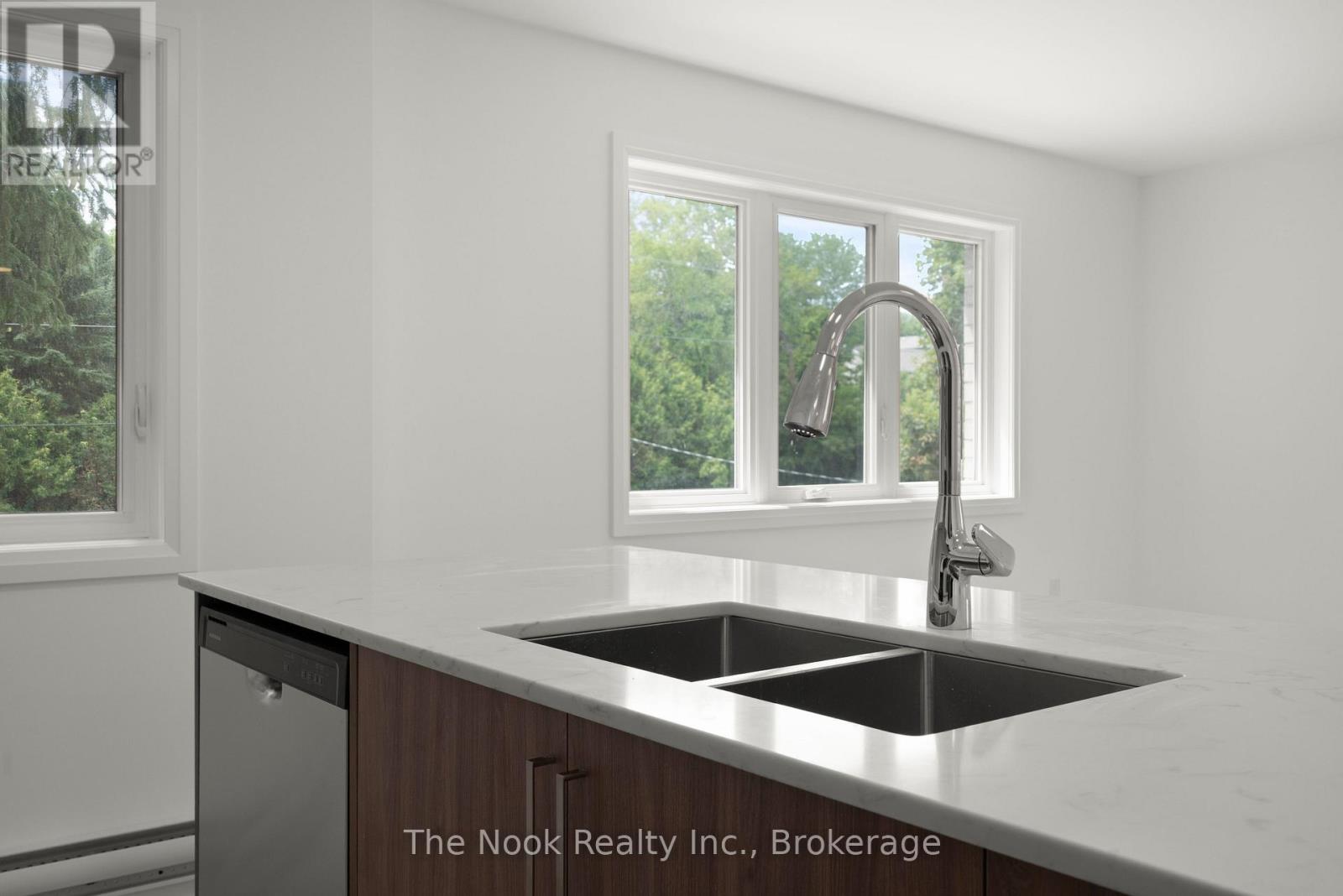 2 - 403 Thornton Road N Property Photo 11