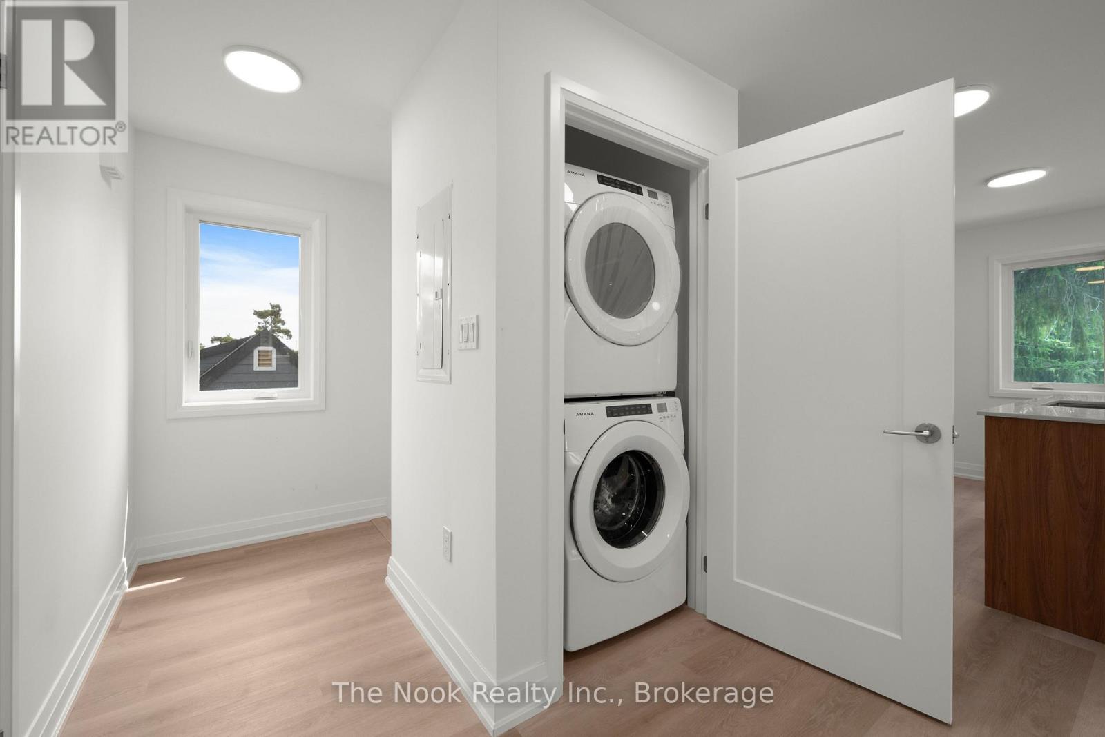 2 - 403 Thornton Road N Property Photo 15