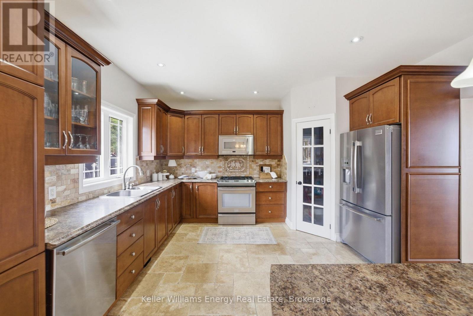 332 Carnegie Beach Road Property Photo 8
