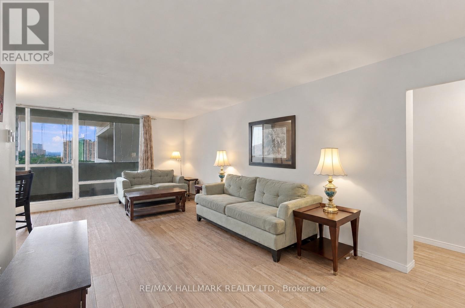 1419 - 1 Massey Square Property Photo 3