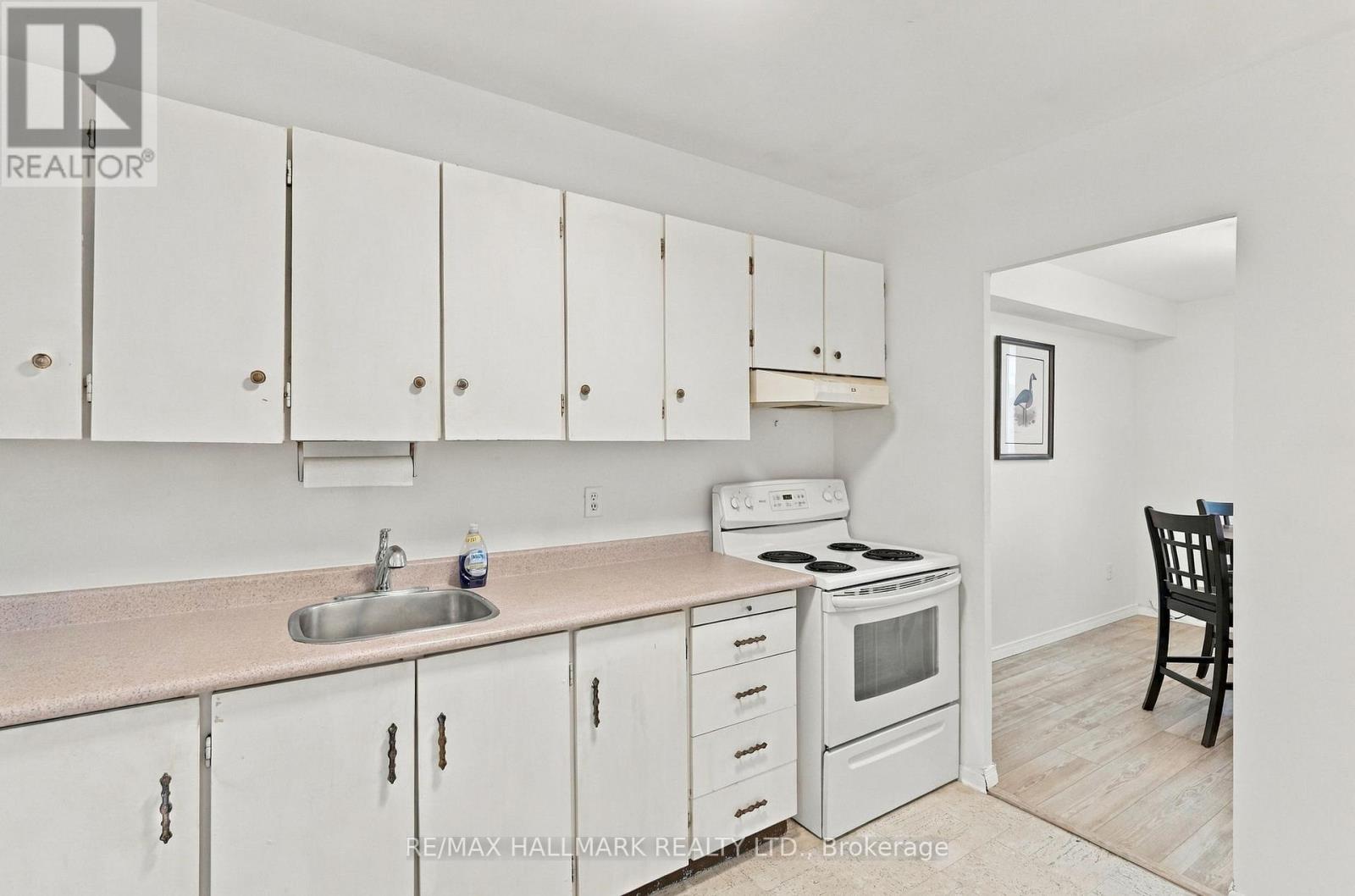 1419 - 1 Massey Square Property Photo 7