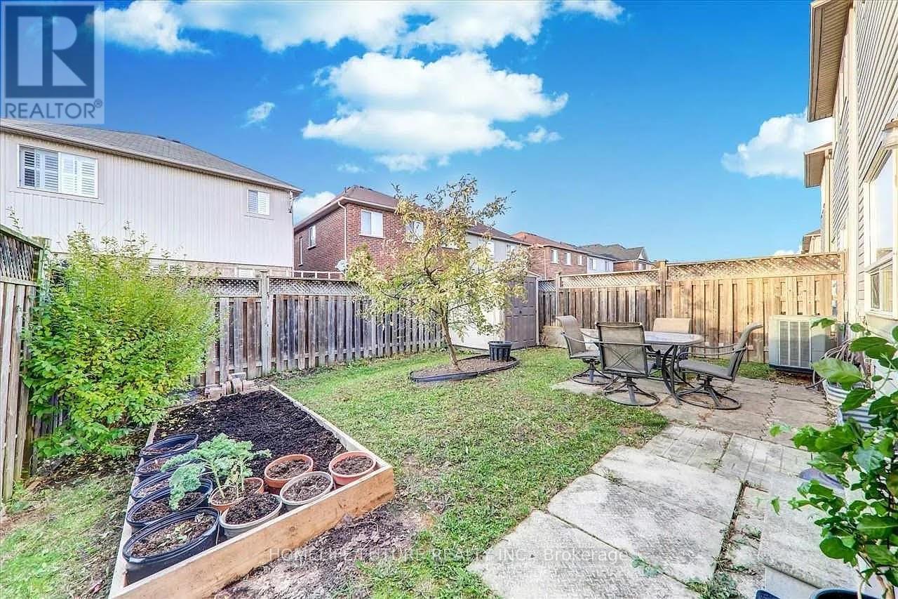 108 Gristone Crescent Property Photo 11