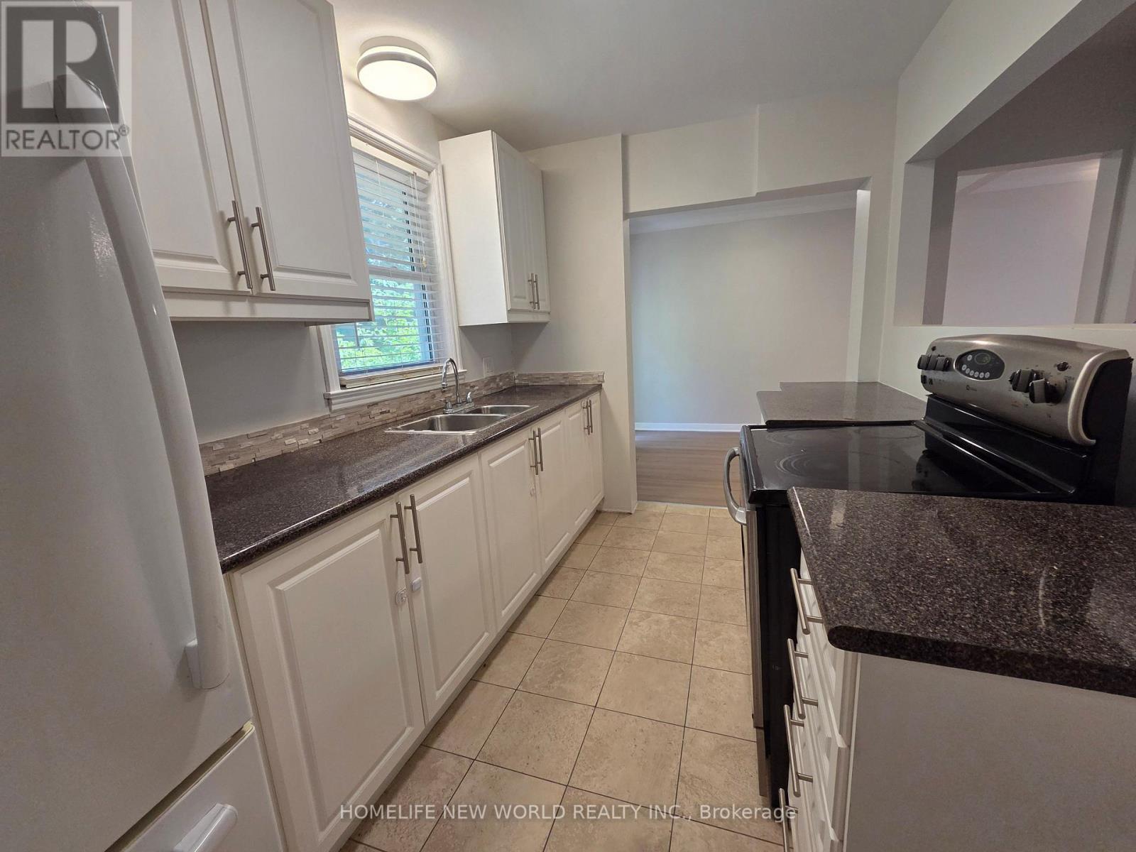 544 Mary Street E Property Photo 6