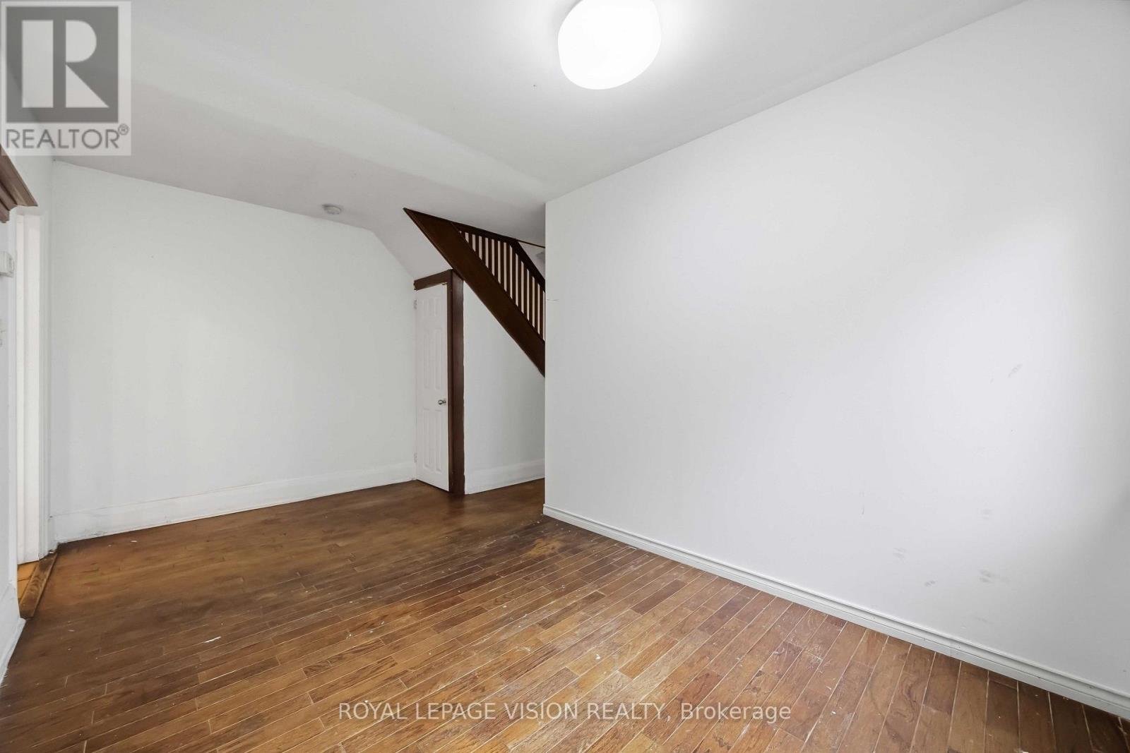 9 East Road Property Photo 7
