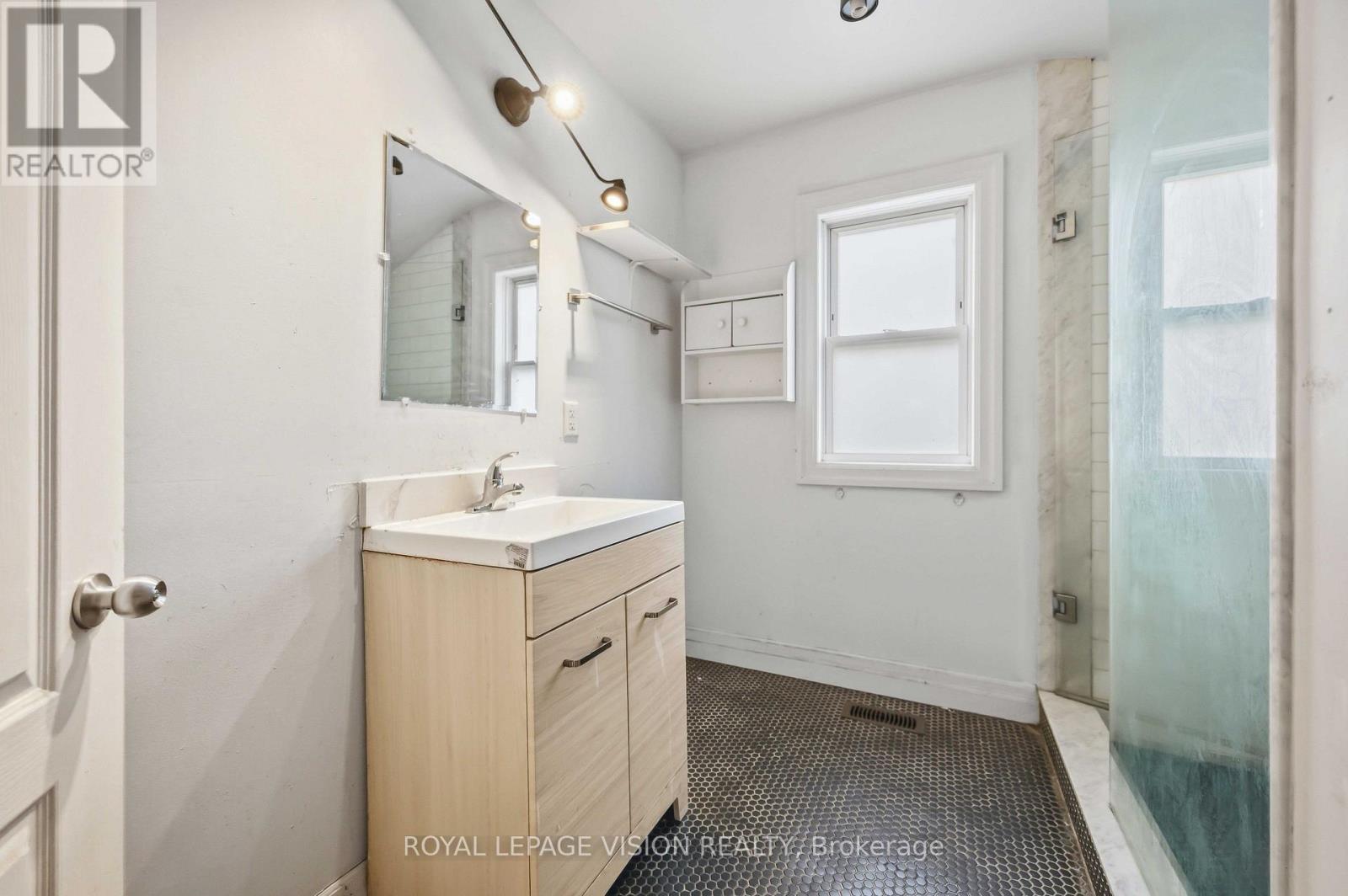 9 East Road Property Photo 18