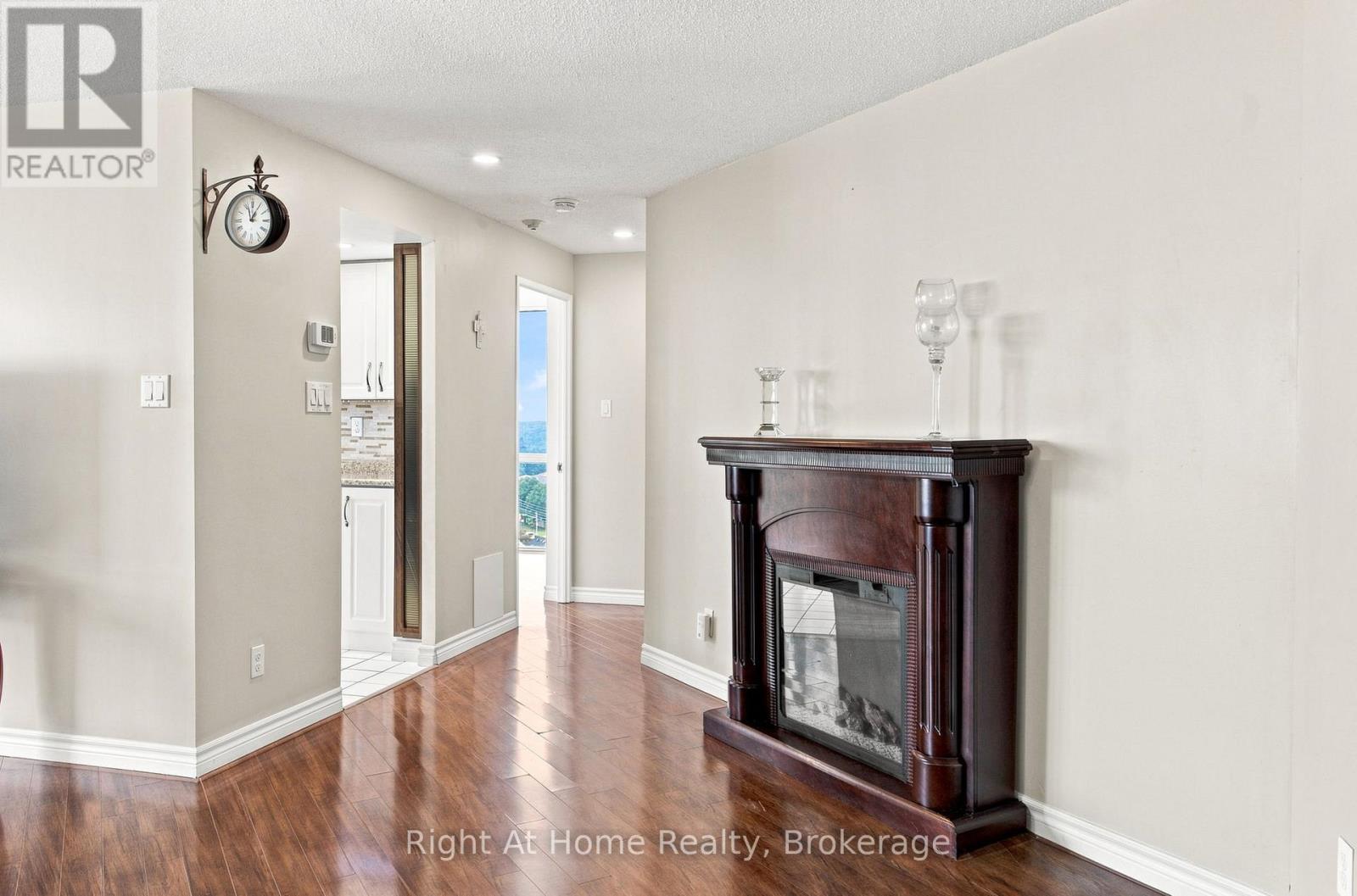 1215 - 11753 Sheppard Avenue E Property Photo 8
