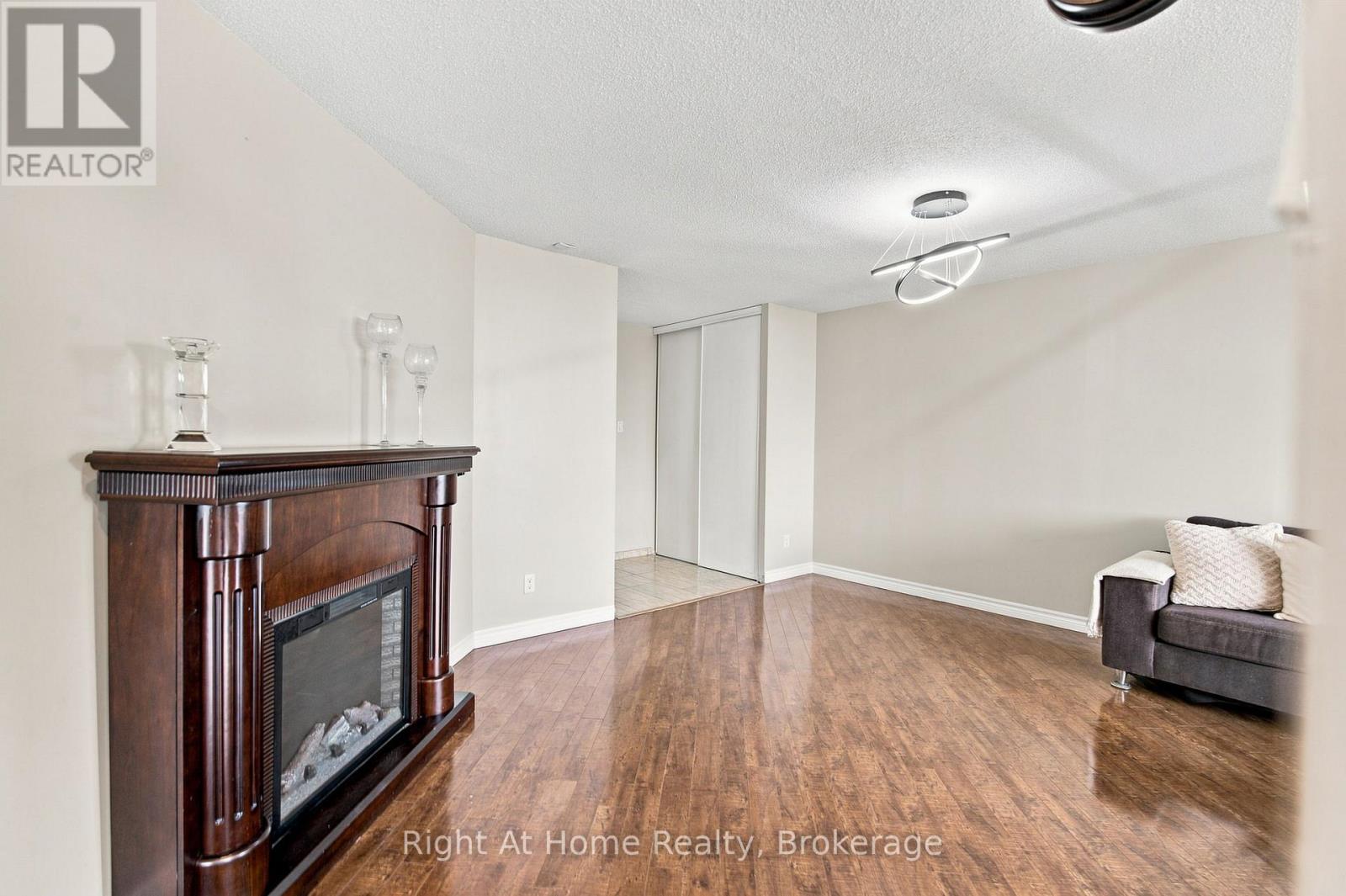 1215 - 11753 Sheppard Avenue E Property Photo 10