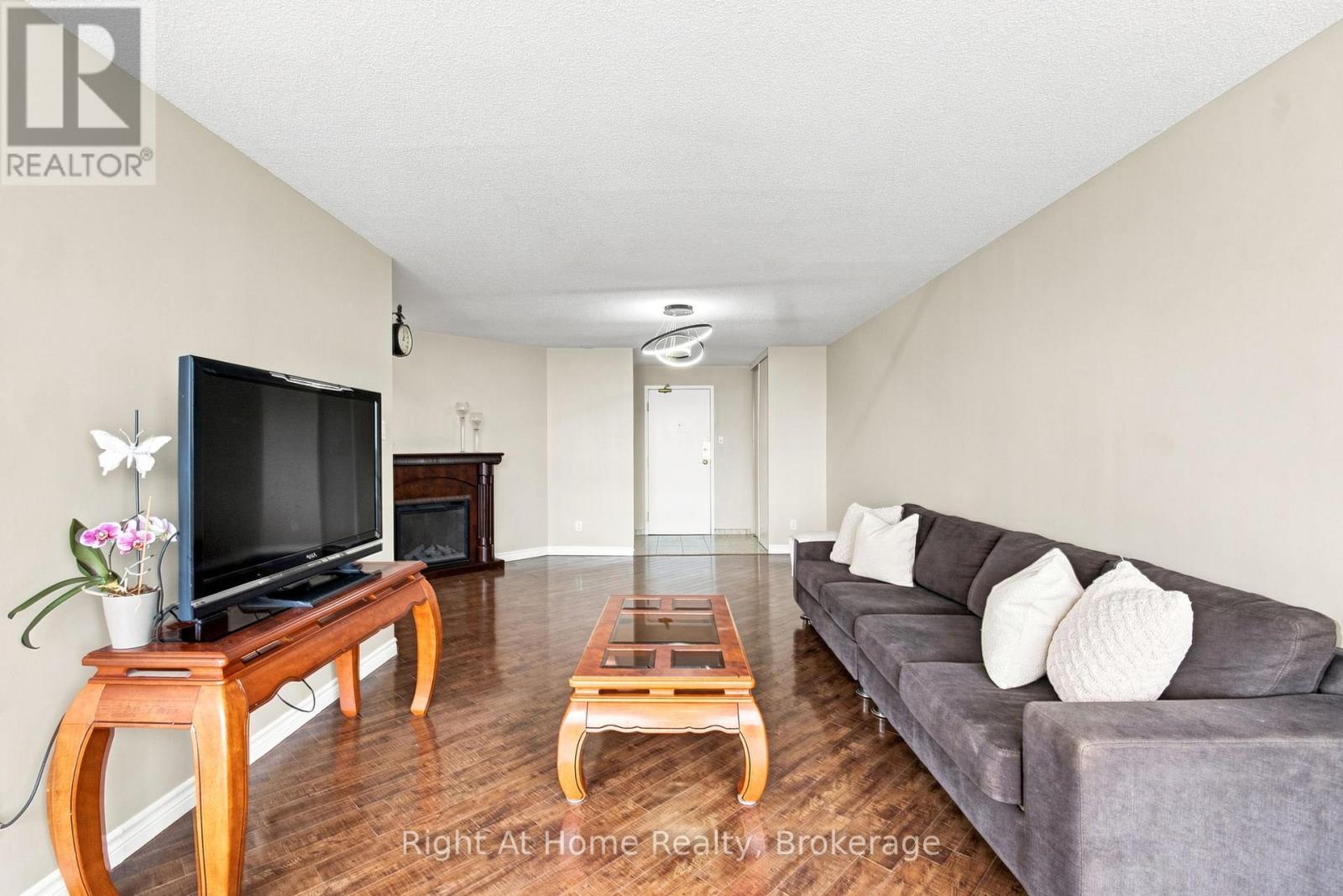 1215 - 11753 Sheppard Avenue E Property Photo 11